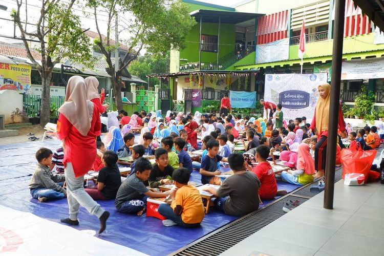 Salah satu kegiatan Prakarya Indonesia di sekolah.