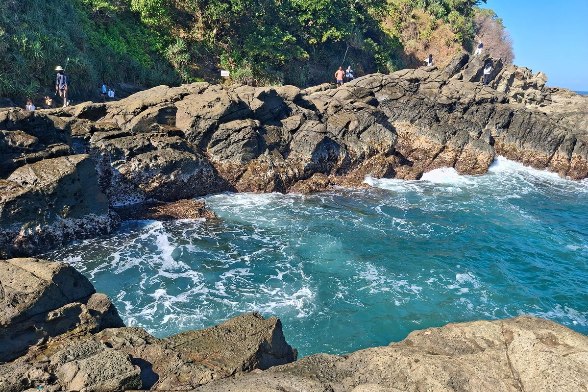 Jeblosan Pandan di Pantai Wediombo. Ini bukan Laguna Wediombo, ya!