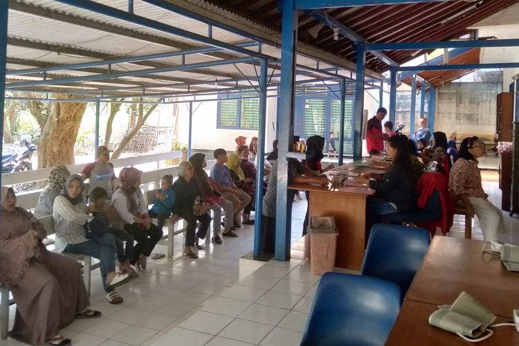 Ruang tunggu pasien di Klinik Pratama Bhakti Sosial Kesehatan St. Tarsisius, Kebayoran Lama, Jakarta Selatan.