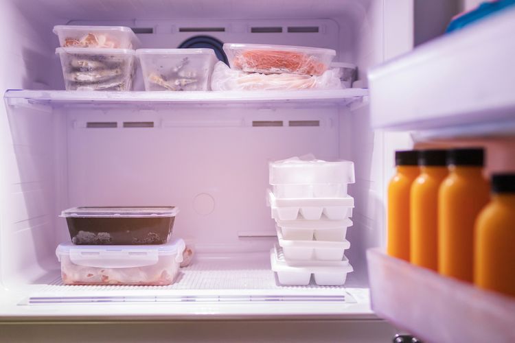 Ilustrasi freezer, menyimpan makanan di freezer.