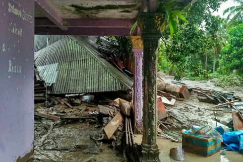 4 Rumah Warga, Kantor, Bengkel dan Warung Hancur Dihantam Banjir Bandang di Tanah Datar