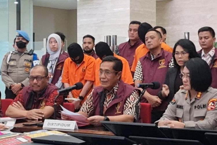 Direktur Tindak Pidana Umum (Dirtipidum) Bareskrim Polri Brigjen Djuhandhani Rahardjo Puro dalam konferensi pers Lobi Bareskrim, Mabes Polri, Jumat (3/2/2023)