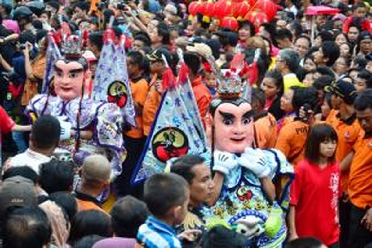 Penampilan dari Klenteng Sinying Taizi Tainan dari Taiwan. Mereka diundang dalam perhelatan Cap Go Meh 2015 di Bogor, Kamis (5/3/2015). Para penari itu membawakan tarian Lo Cia Sam Tay Cu Dance di depan Presiden Joko Widodo dan tamu undangan lainnya. K97-14