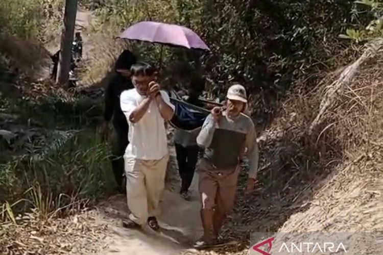 Viral Pasien Ditandu 10 Km akibat Jalan Rusak di Cianjur, Pemkab Janji Perbaiki