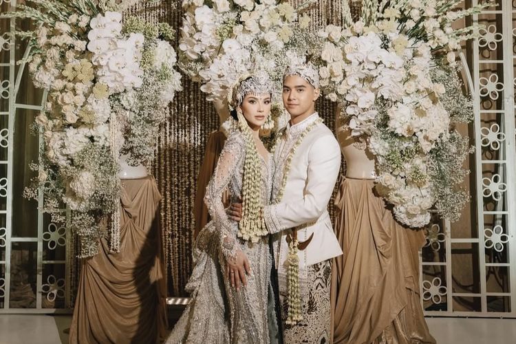 Glamor! Kebaya Akad Nikah Alyssa Daguise Dirancang Khusus oleh Tex Saverio
