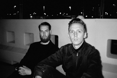 Lirik dan Chord Lagu can't bear to be without you - HONNE