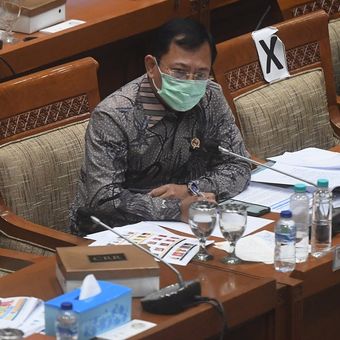 Menteri Kesehatan Terawan Agus Putranto mengikuti rapat dengan Komisi IX DPR di Kompleks Parlemen, Senayan, Jakarta, Selasa (17/11/2020). Rapat itu membahas penanganan pandemi COVID-19 di Indonesia. ANTARA FOTO/Akbar Nugroho Gumay/aww.