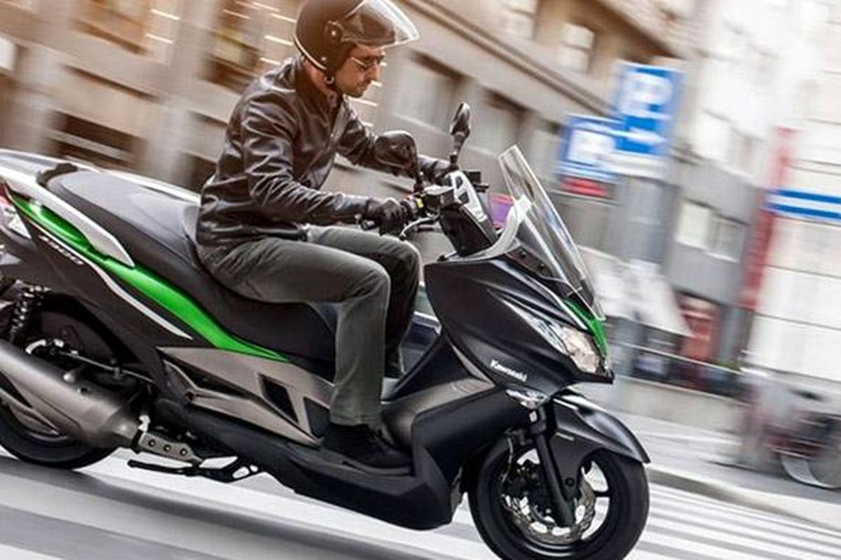 Kawasaki J300 yang sukses di Eropa tak membuat Kawasaki Motor Indonesia berniat menjualnya.