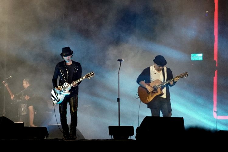 Grup band Padi Reborn saat tampil di panggung A Stage, Garuda Wisnu Kencana (GWK), Badung, Bali, Sabtu (8/9/2018). 