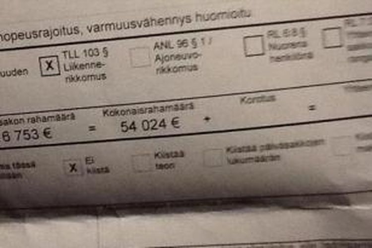 Pengusaha asal Finlandia Reima Kuisla mengunggah surat tilang yang didapatnya akibat mengemudi terlalu cepat ke akun Facebook-nya. Dalam surat itu tertera denda sebesar 54.000 euro untuk ulahnya di jalan raya.
