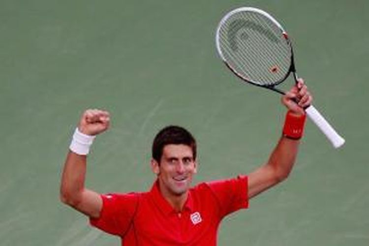 Petenis Serbia, Novak Djokovic berteriak setelah berhasil mematahkan servis Rafael Nadal dari Spanyol, pada game keenam set kedua, saat bertemu di laga final US Open, di USTA Billie Jean King National Tennis Center, New York, Senin (9/9/2013).