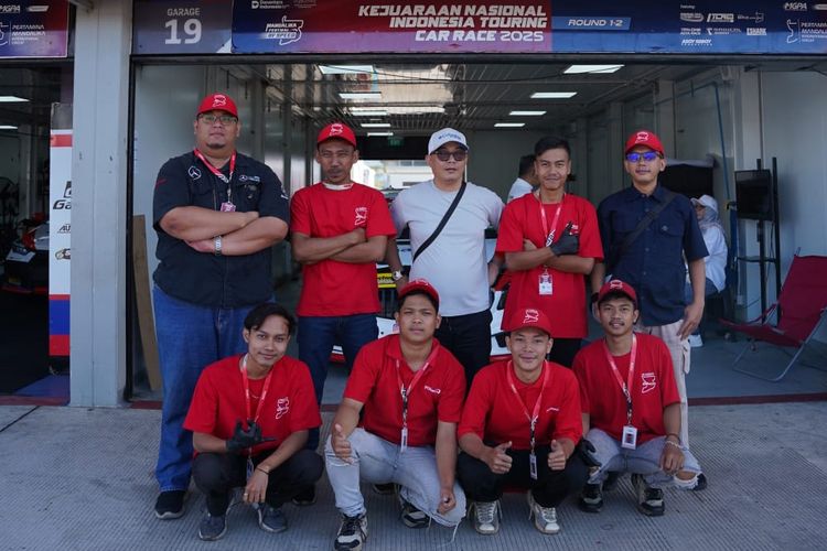 Tim balap Indostar Motorsport bersinar di Mandalika