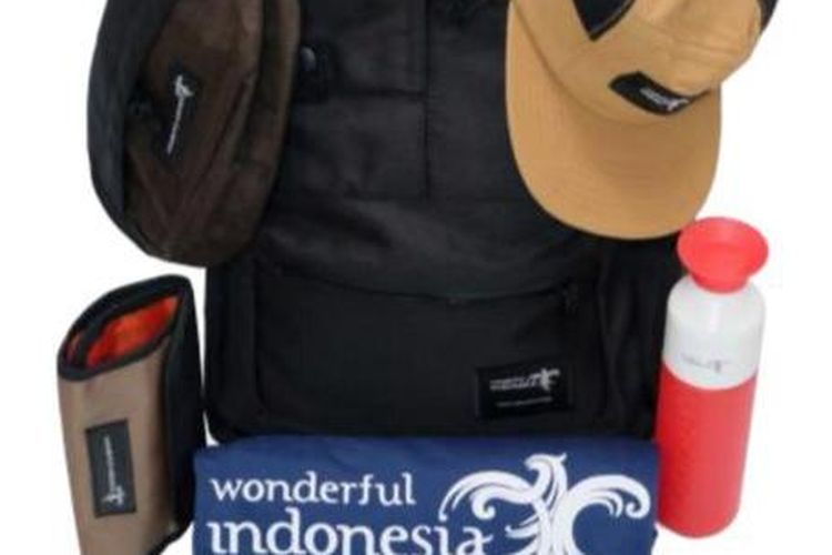 Para pemenang tantangan #BersamaJagaKebagian mendapatkan seperangkat merchandise eksklusif Wonderful Indonesia yang terdiri dari tujuh item perlengkapan travel.