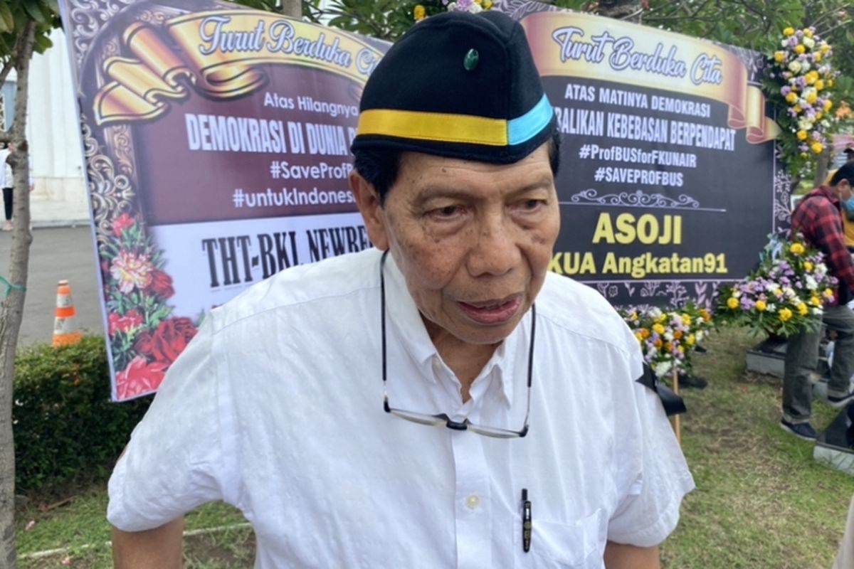 Mantan Rektor Unair 2001-2006 yang juga dokter ahli bedah jantung, Prof. Puruhito, Jumat (5/7/2024).