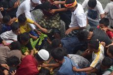 Tradisi Adat Batu Poaro di Baubau, Anak-anak Pun Berebut Uang