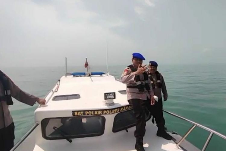 Sat Polair Polres Karawang tengah melakukan pencarian ABK KM Sida Rahayu 3 yang hilang di Laut Jawa.
