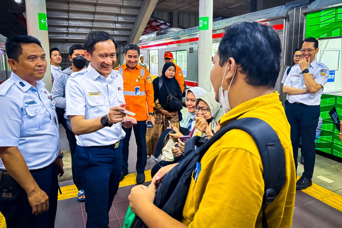 Direktur Utama PT Kereta Api Indonesia (Persero) atau KAI Bobby Rasyidin melakukan kunjungan langsung ke Stasiun Bekasi, Kamis (28/8/2025).