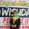 Cerita Mia, Wisudawan Unej yang Juga Santri Berprestasi
