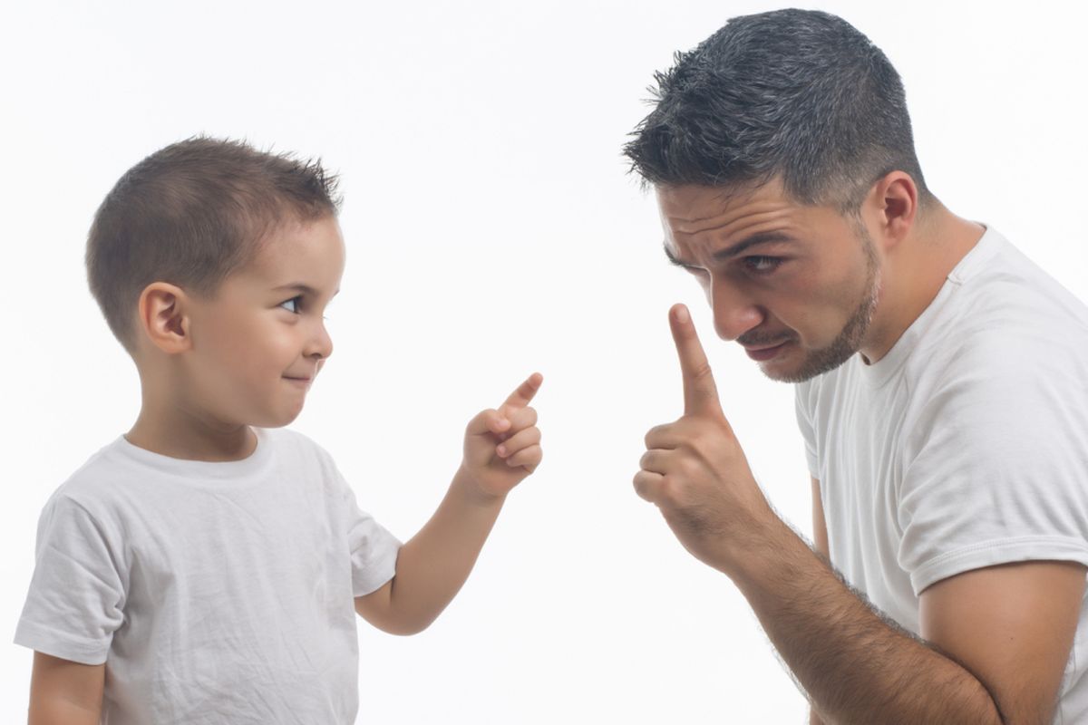 Ilustrasi ayah berselisih dengan anak