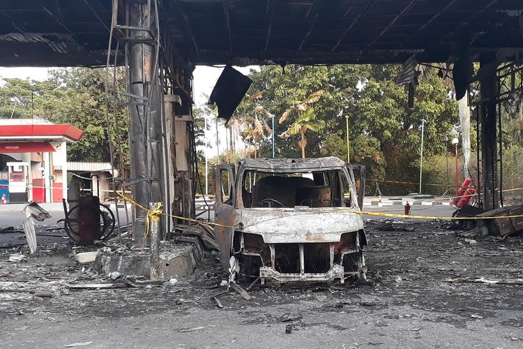 Kondisi Pom bensin di Jalan Pagelarang, Kelurahan Setu, Kecamatan Cipayung, Jakarta Timur, yang terbakar, Jumat (11/10/2019).