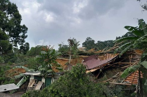 Hujan Deras, 4 Vila Dan 1 Madrasah di Bogor Tertimpa Tebing Longsor 20 Meter