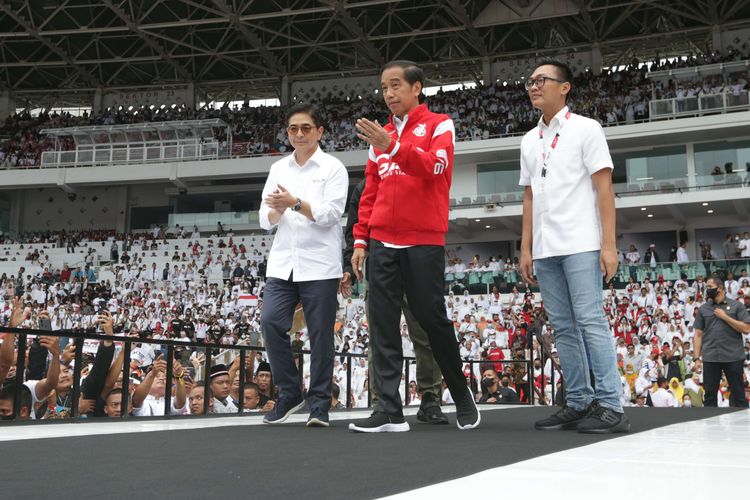 Presiden RI Joko Widodo menghadiri acara Gerakan Nusantara Bersatu di Stadion Gelora Bung Karno, Jakarta, Sabtu (26/11/2022)