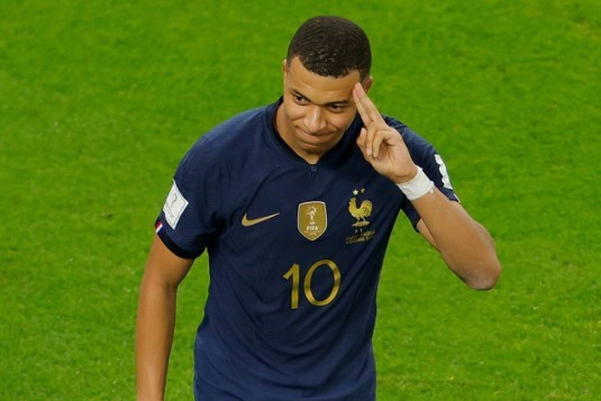 Penyerang timnas Perancis Kylian Mbappe saat merayakan golnya dalam laga 16 besar Piala Dunia 2022 kontra Polandia di Stadion Al Thumama, Doha, Qatar, Minggu (4/12/2022) malam WIB. Terkini, Mbappe ditunjuk sebagai kapten baru timnas Perancis menggantikan Hugo Lloris.