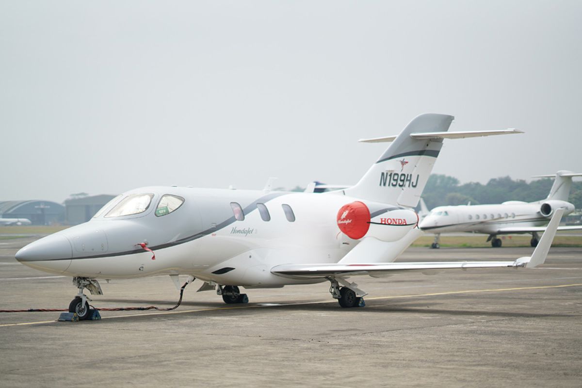 Honda Jet terparkir di apron Bandara Halim Perdanakusuma, Jakarta.