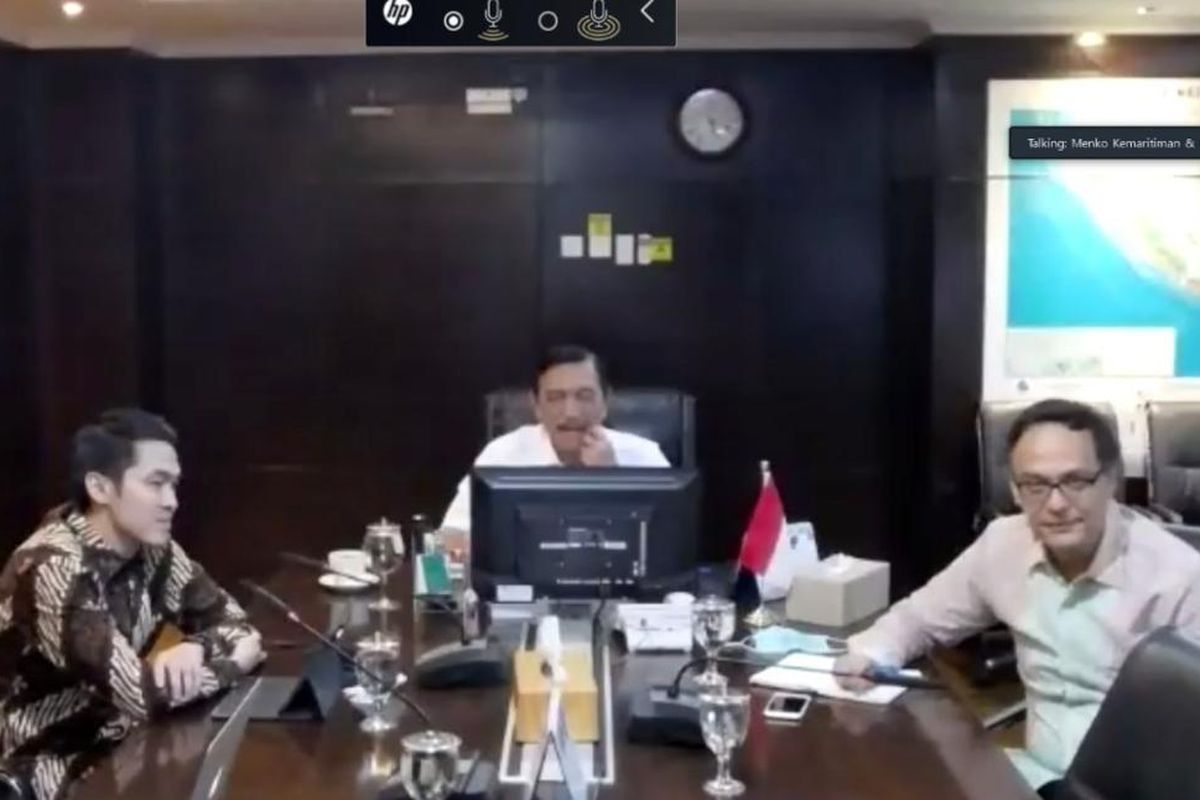 Menteri Koordinator Bidang Kemaritiman dan Investasi Luhut Binsar Pandjaitan melakukan diskusi virtual bersama tim Dana Indonesia, di Jakarta, Kamis (4/6/2020).