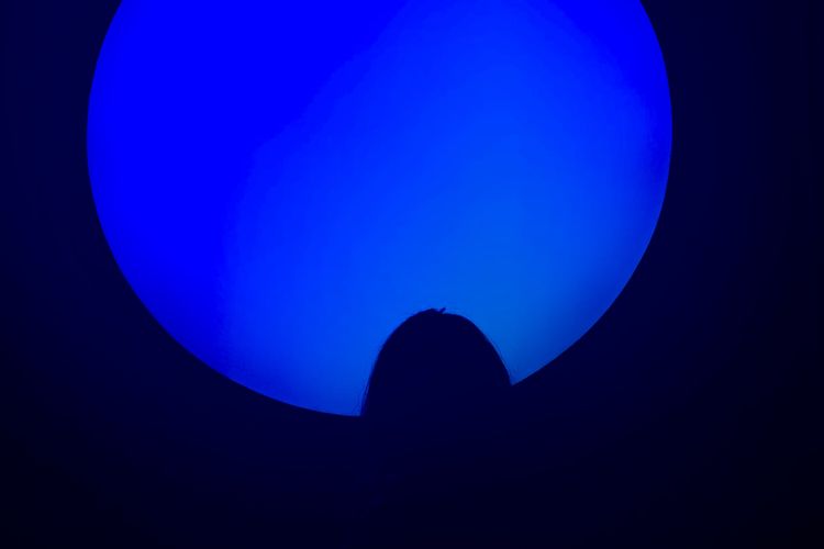 Hampir seluruh sudut hotel tampak estetis. Saat tiba di hotel, tamu disambut dengan spot ikonik Magic Circle. Terletak di ujung lobi dekat pintu lift lantai dasar, spot ini menampilkan hiasan dinding berbentuk lingkaran besar yang berubah warna setiap beberapa detik. Keindahan Magic Circle membuat area ini termasuk latar berfoto favorit bagi tamu di Mercure Garut City Centre.