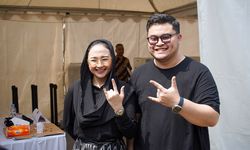 Kompak, Bupati Kediri bersama Istri Nyoblos di TPS 026 Desa Sukorejo 