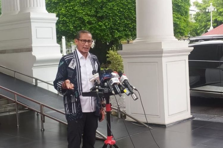 Tourism and Creative Economy Minister Sandiaga Salahuddin Uno speaks during a press conference at the Presidential Palace in Jakarta on Monday, December 26, 2022. 