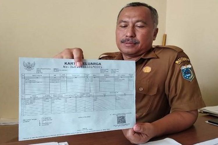 Ilustrasi cara cetak Kartu Keluarga online secara mandiri di rumah.