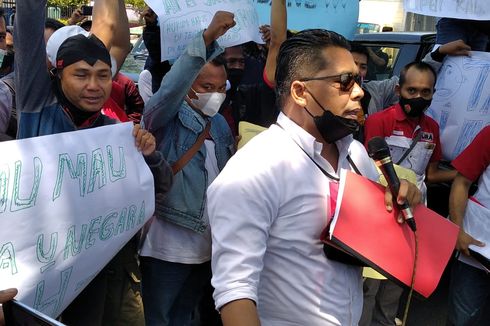 Puluhan Warga Probolinggo Demo di Kejari, Tuntut Kasus PRIM Ditindaklanjuti