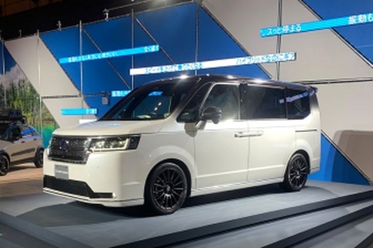 Honda N-BOX Custom STYLE+BLACK Osaka Auto Messe 2022