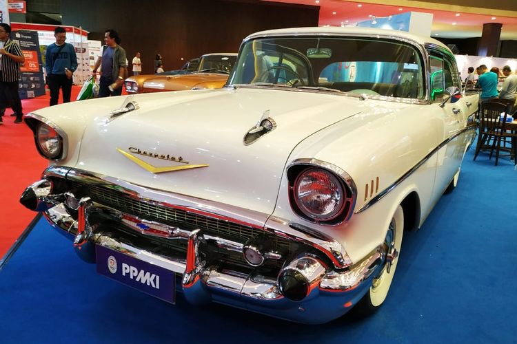 Telkomsel IIMS 2019 juga dimeriahkan pameran mobil-mobil klasik.