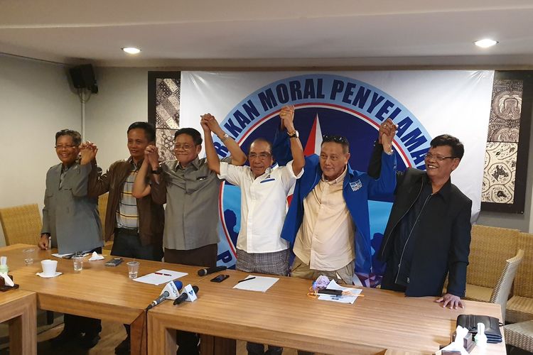 Senior Partai Demokrat membuat gerakan untuk mendorong Kongres Luar Biasa Demokrat, di Jakarta, Kamis (13/6/2019).