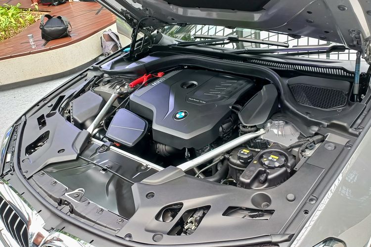 Mesin BMW 530i Touring M Sport