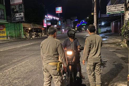 Satpol PP Kota Yogyakarta Tangkap 4 Orang Pembuang Sampah Sembarangan, Diberi Sanksi Penyitaan KTP