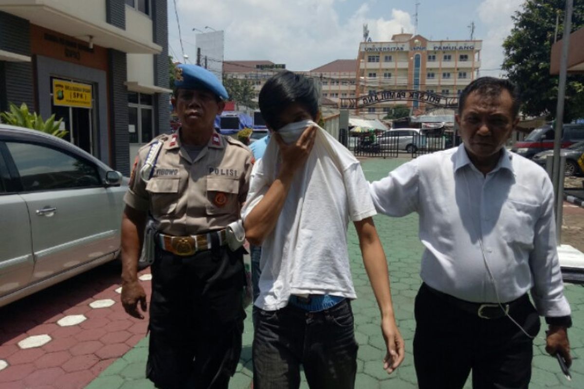 Polsek Pamulang menangkap Ari (27), pelaku penelantaran bayi yang merekayasa penemuan untuk di serahkan ke Rumah Sakit Umum Daerah (RSUD) Tangerang Selatan. Pelaku ditangkap di kawasan Pamulang, Tangerang Selatan, Minggu (1/3/2020).