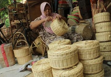 Indef Minta Pemerintah Dorong UMKM Masuk Rantai Pasok Industri