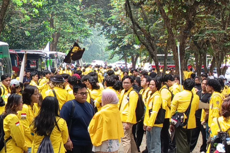 Massa Mahasiswa UI Berangkat ke Bundaran HI, Bawa Tuntutan Ekonomi dan Lapangan Kerja