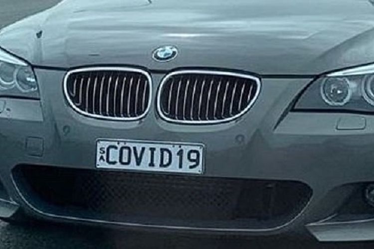 Inlah mobil BMW dengan pelat COVID19 yang menjaid perhatian karena terpakir di Bandara Adelaide, Australia.