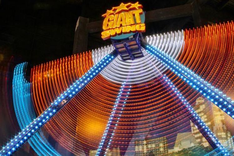 Giant Swing, salah satu wahana di Trans Studio Bandung.