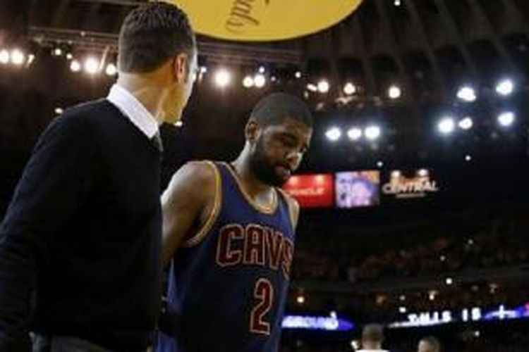 Kyrie Irving saat mengalami cedera