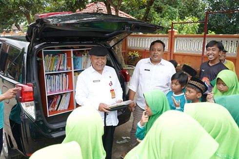 Tingkatkan Literasi, Mobil Disdik Kabupaten Kediri Kini Dilengkapi dengan Buku Bacaan