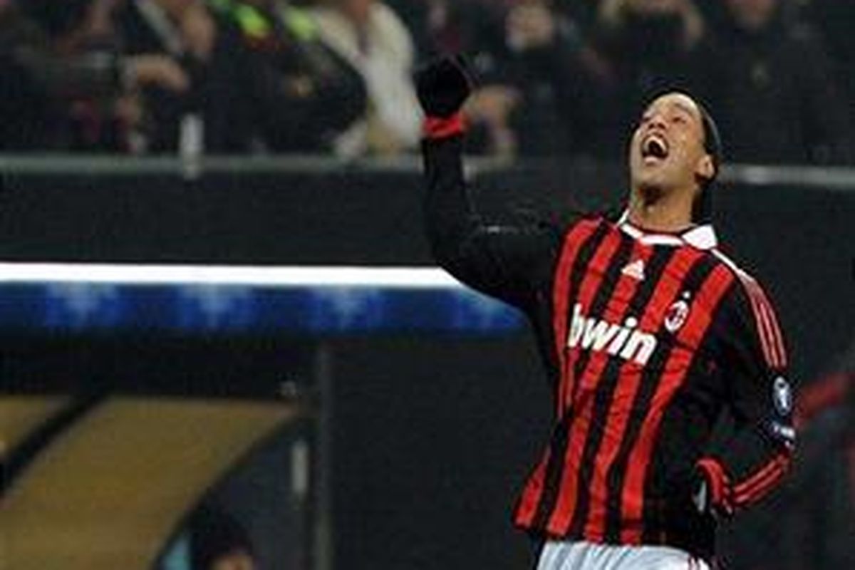 Gelandang AC Milan, Ronaldinho.