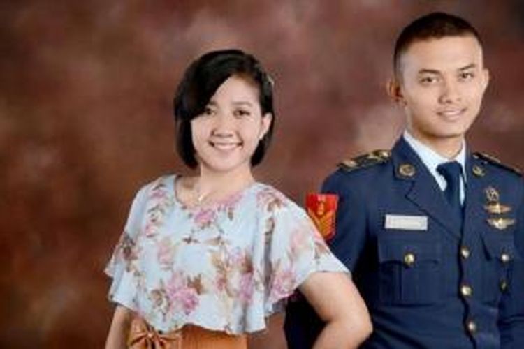 Letda PNB Dian Sukma Pasaribu dan kekasihnya Bripda Putri Inka Mutiara.