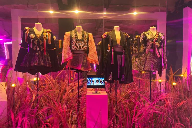 Salah satu properti pakaian yang ditampilkan di BLACKPINK Pop Up Store & Exhibition di Senayan Park, Jakarta. 