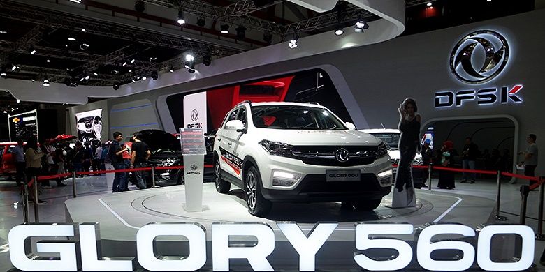 DFSK Glory 560, SUV kekinian bertenaga turbo yang diperkenalkan DFSK di IIMS 2019 pada Kamis (25/4) lalu. (KOMPAS.com/Tiara Fitriyani)